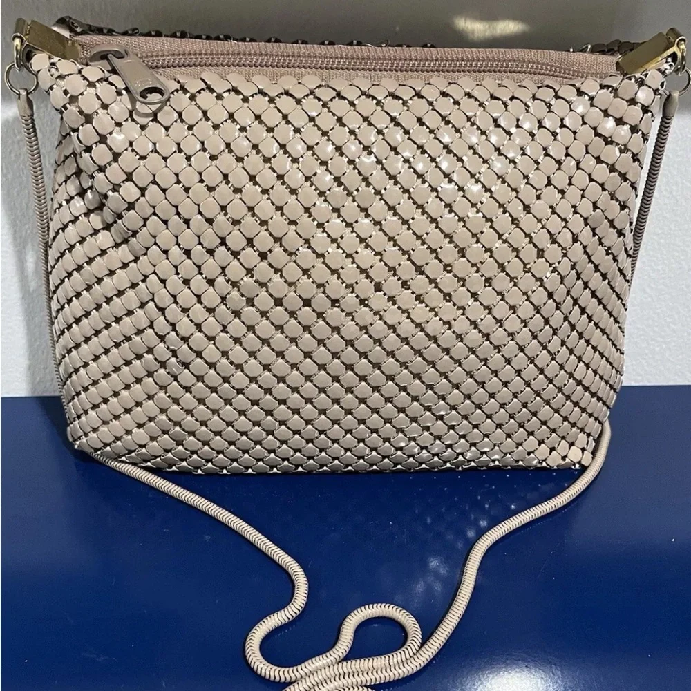 Mesh Purse Clutch Beige Crossbody Bag Metal Chain Gold Vintage 70s 80s Hong Kong